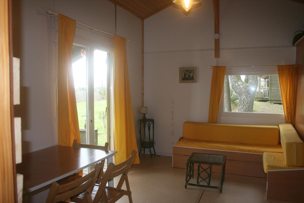 Hotel La Ptite Ferme de Caro à Meyrignac-lʼÉglise Extérieur photo