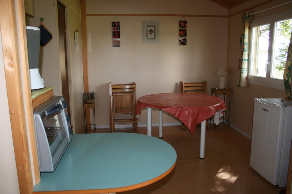 Hotel La Ptite Ferme de Caro à Meyrignac-lʼÉglise Extérieur photo
